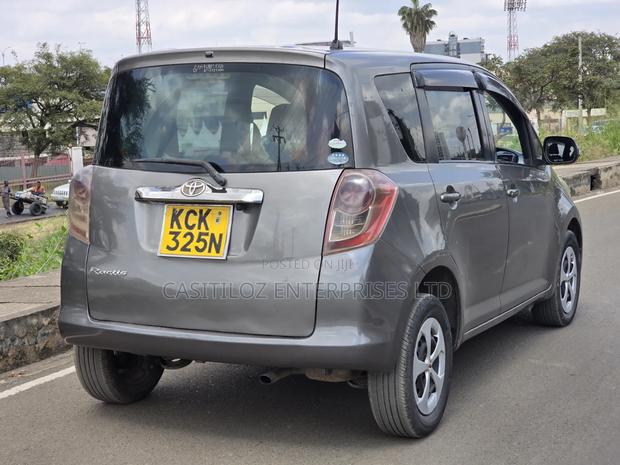Toyota Ractis 2009 Gray