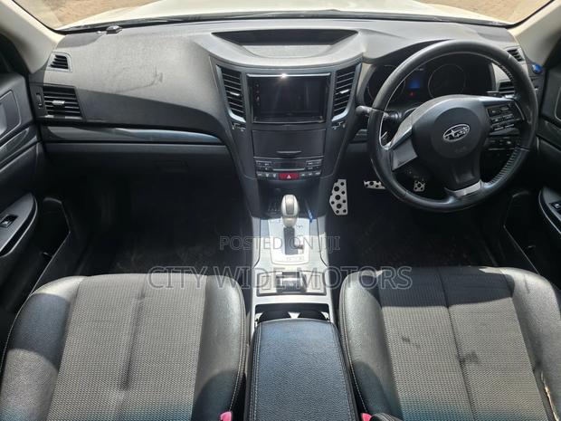 Subaru Legacy 2.5i Limited Sedan 2012 White