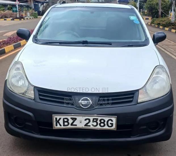 Nissan Advan 2004 White