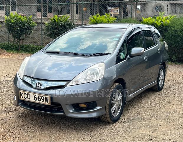 Honda Fit Shuttle 1.3 Hybrid 2WD 2012 Gray