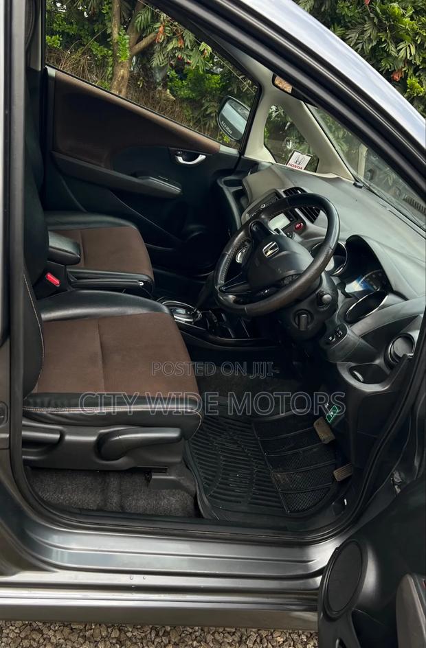 Honda Fit Shuttle 1.3 Hybrid 2WD 2012 Gray