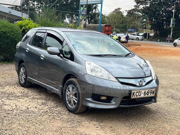 Honda Fit Shuttle 1.3 Hybrid 2WD 2012 Gray