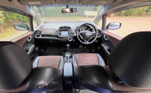 Honda Fit Shuttle 1.3 Hybrid 2WD 2012 Gray
