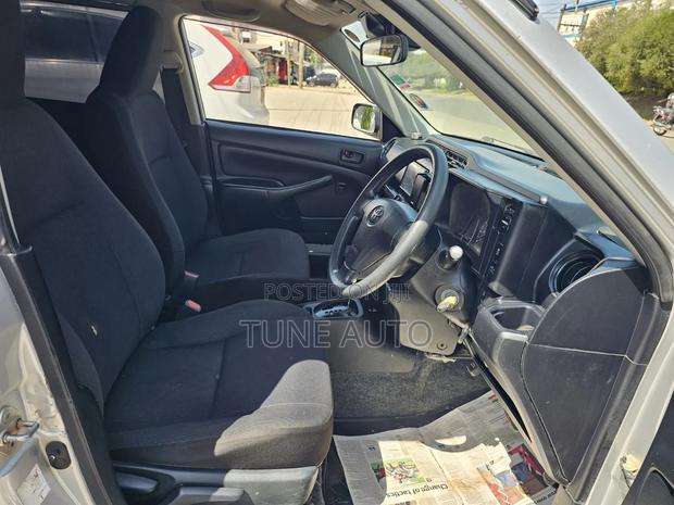 Toyota Succeed 2018 Silver