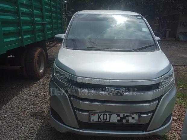 Toyota Noah 2018 Silver