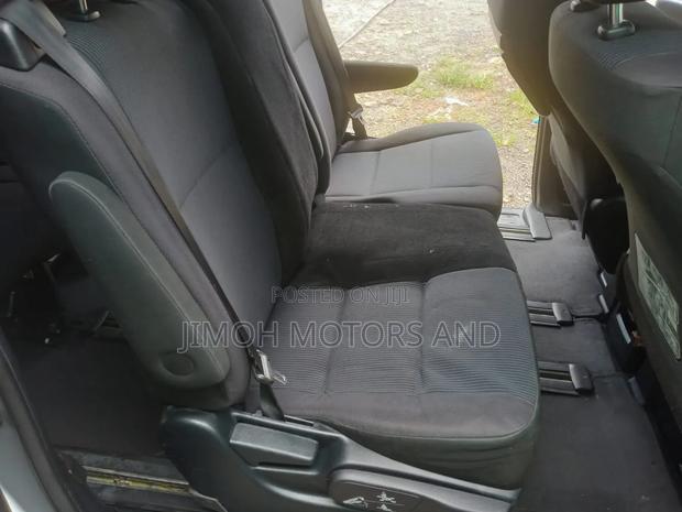 Toyota Noah 2018 Silver
