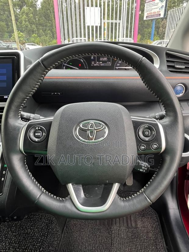 Toyota Sienta 2019 Red
