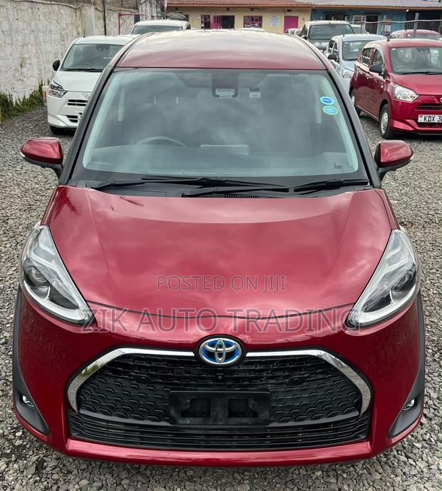 Toyota Sienta 2019 Red