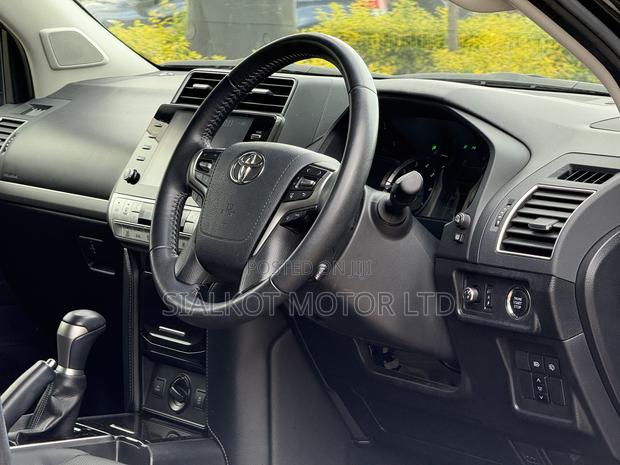 Toyota Land Cruiser Prado 2.7 2021 Black