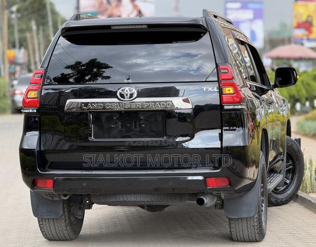 Toyota Land Cruiser Prado 2.7 2021 Black