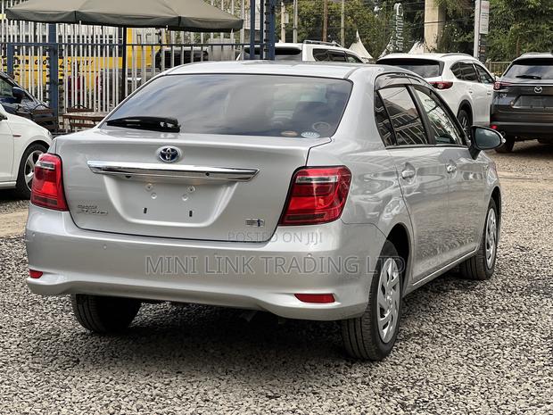 Toyota Axio 1.5 Hybrid 2WD 2019 Silver