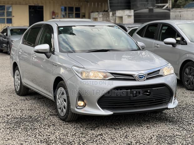 Toyota Axio 1.5 Hybrid 2WD 2019 Silver