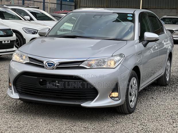 Toyota Axio 1.5 Hybrid 2WD 2019 Silver