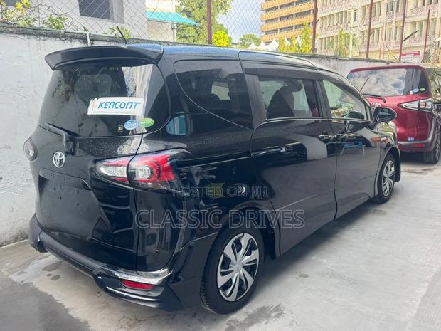 Toyota Sienta 2020 Black