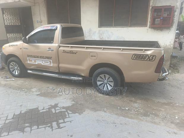 Toyota Hilux 2009 Gray