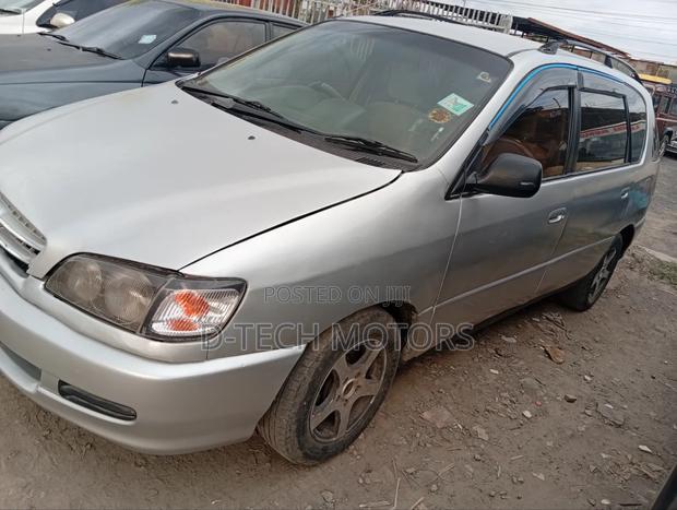 Toyota Ipsum 2003 Silver