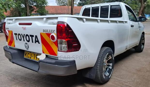 Toyota Hilux 2016 White