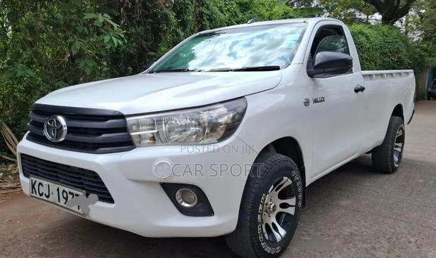 Toyota Hilux 2016 White