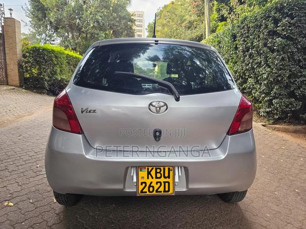 Toyota Vitz 2006 Silver