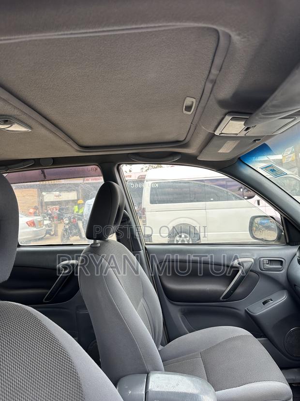 Toyota RAV4 2005 Gold