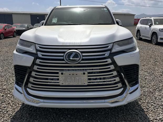 Lexus LX 2022 White