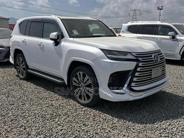 Lexus LX 2022 White