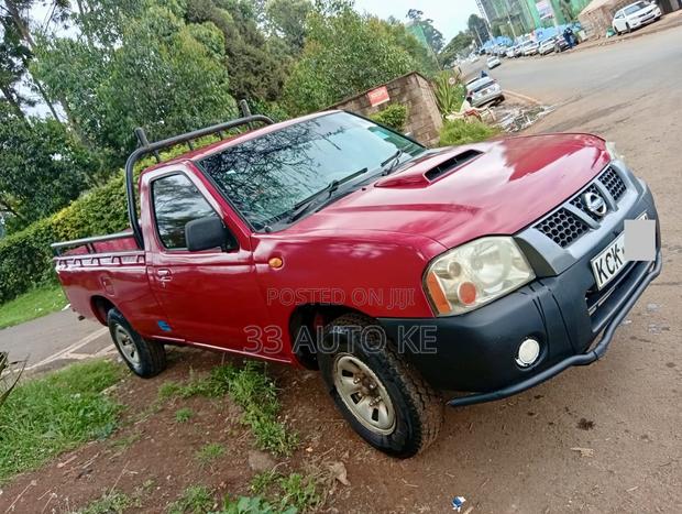 Nissan Hardbody 2009 Red