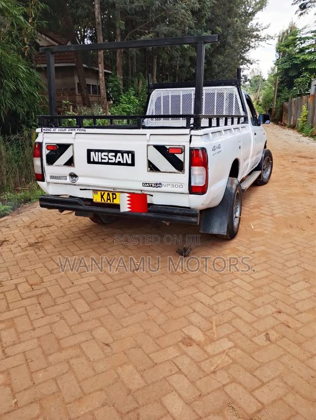 Nissan Hardbody 2002 White