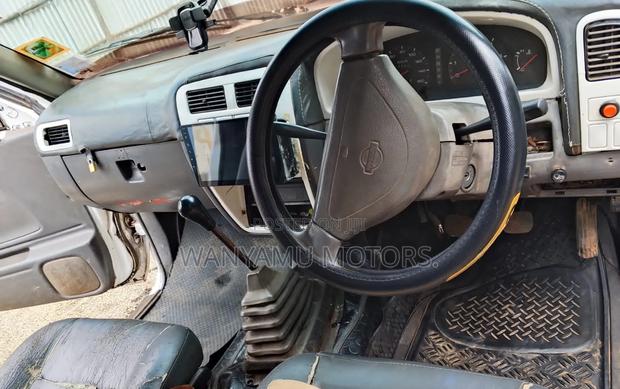Nissan Hardbody 2002 White
