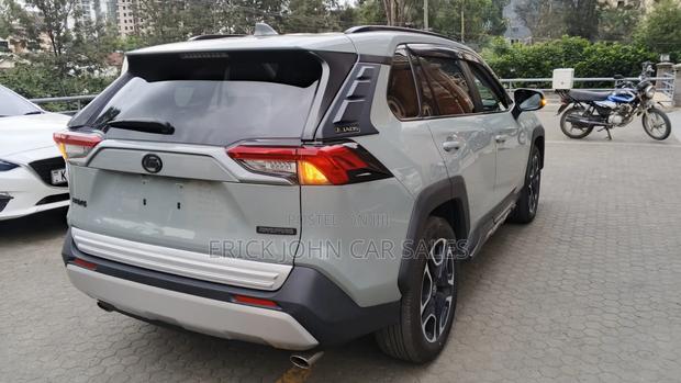 Toyota RAV4 Adventure 2019 Green