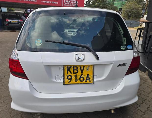 Honda Fit 2006 White