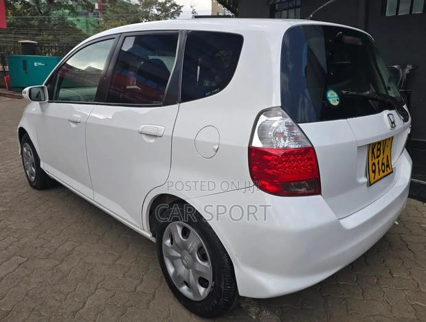Honda Fit 2006 White