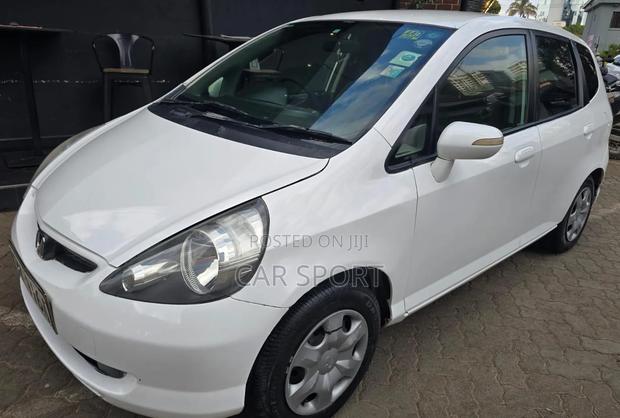Honda Fit 2006 White