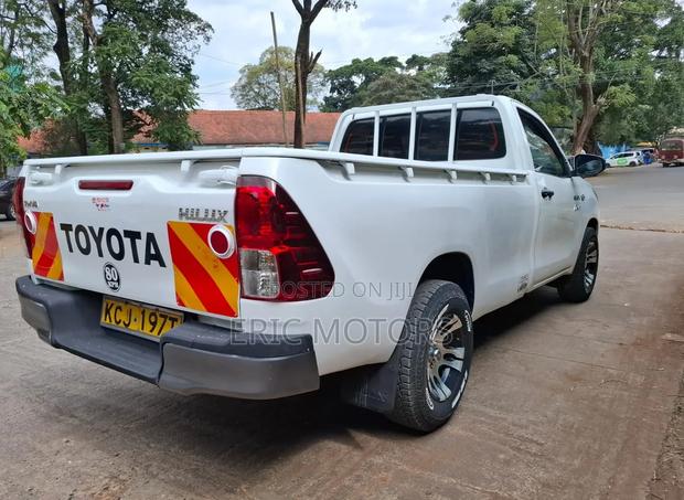 Toyota Hilux 2016 Off white
