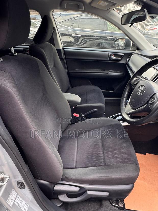 Toyota Corolla Fielder 1.5 Hybrid FWD 2019 Gray
