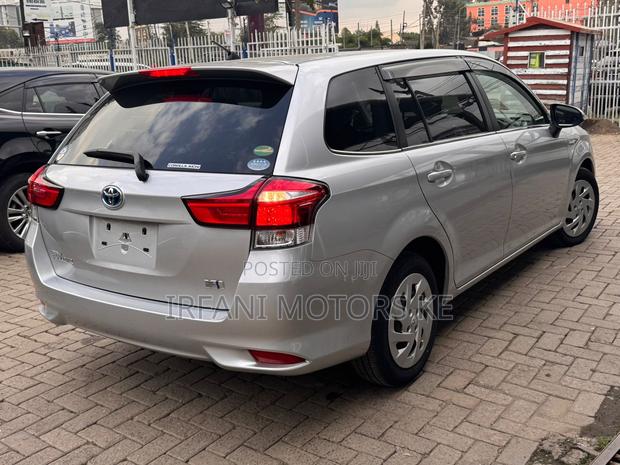 Toyota Corolla Fielder 1.5 Hybrid FWD 2019 Gray
