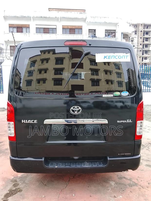 Toyota HiAce 2021