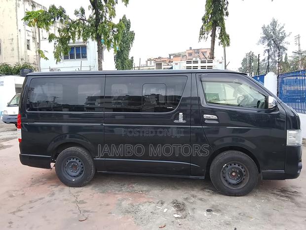 Toyota HiAce 2021