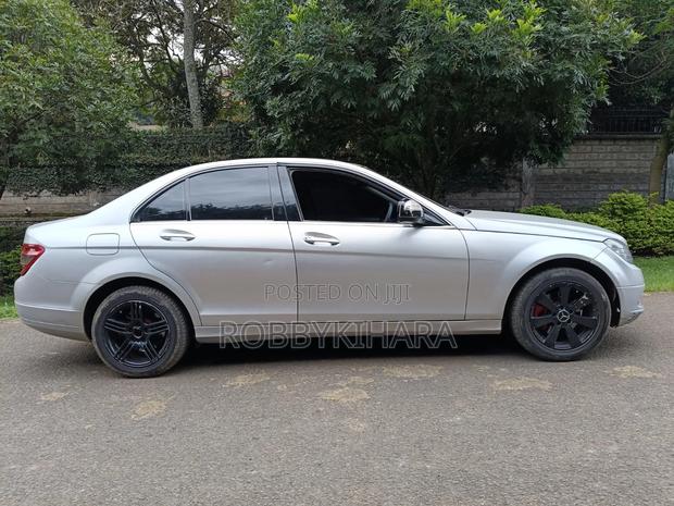 Mercedes-Benz C200 2010 Silver