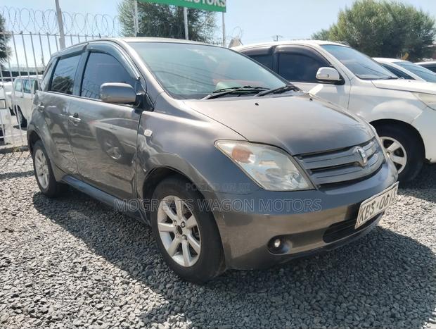 Toyota IST 2005 Brown