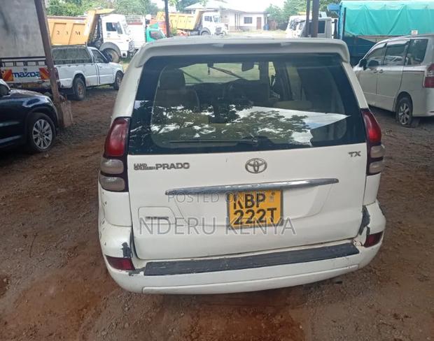 Toyota Land Cruiser 2004 White
