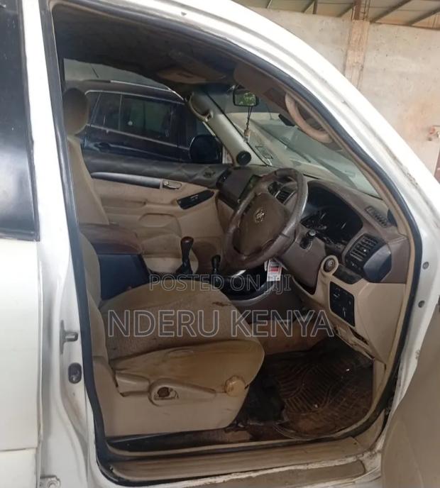 Toyota Land Cruiser 2004 White