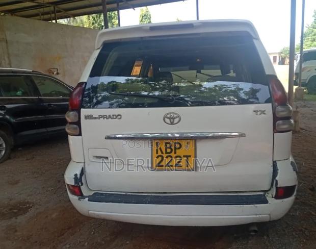 Toyota Land Cruiser 2004 White