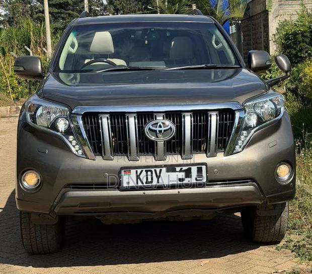 Toyota Land Cruiser Prado 2016 Gray