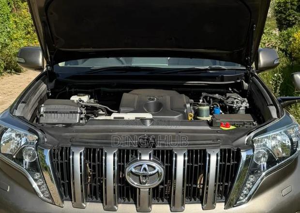 Toyota Land Cruiser Prado 2016 Gray