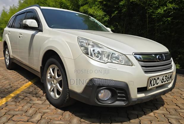 Subaru Outback 2.5i 4dr Wagon AWD (2.5L 4cyl 6M) 2014 White