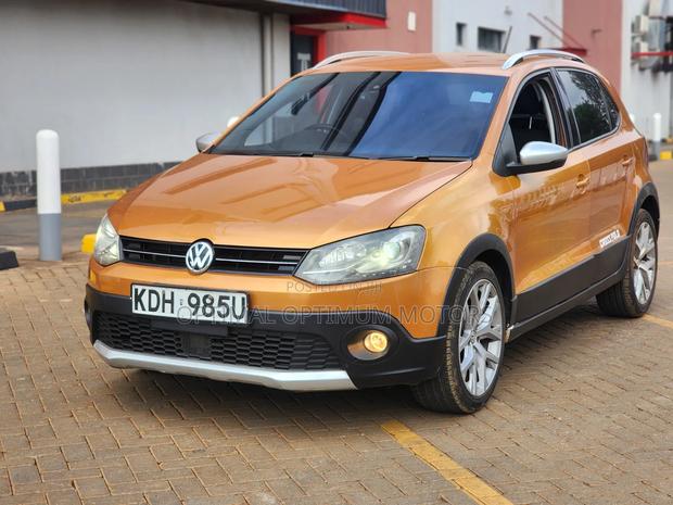 Volkswagen Golf 2015 Gold