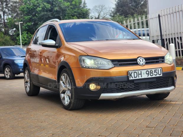 Volkswagen Golf 2015 Gold