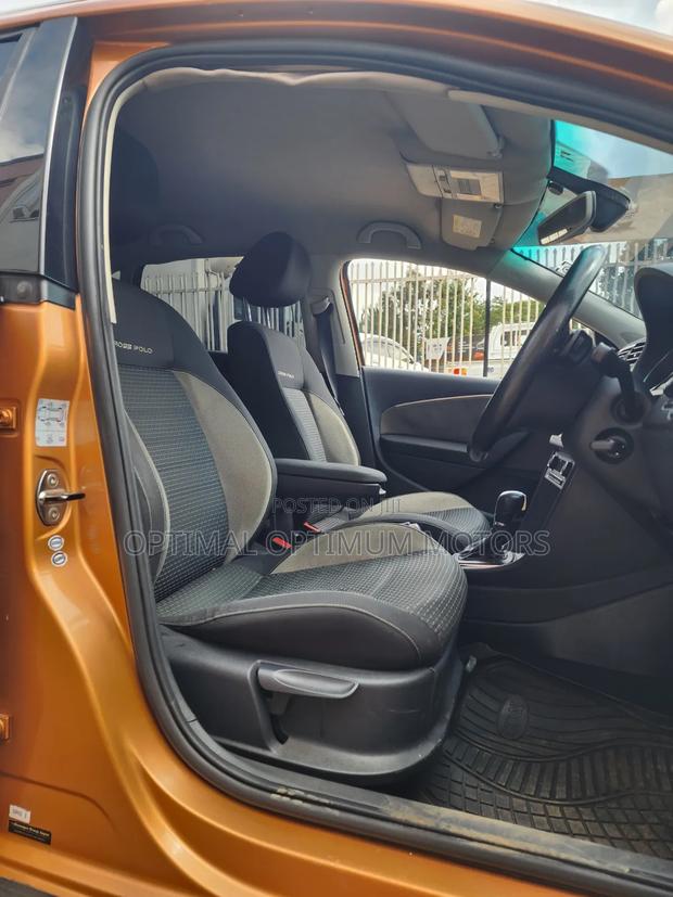 Volkswagen Golf 2015 Gold