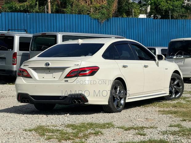 Toyota Crown 2019